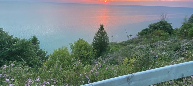 Huron Lakefront Cottage Charming 8 bedrms 4bths 18+guests 8car/Hotub/pets . in Goderich