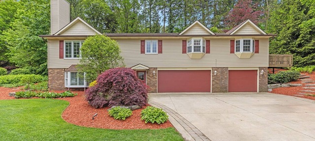 Ideal Lakeshore location in serene wooded landscape with waterfalls. in Holland