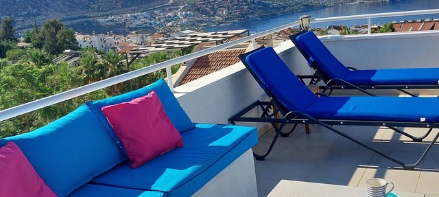 Idyllic peaceful 3 bed, 3 bath villa, heated pool, mature gardens, sleeps 6 in Kalkan