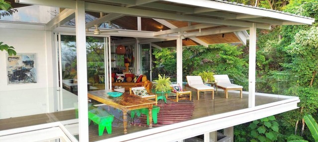 In the gated community of Mar-A-Mar, walking distance from La Lora surf break and nicest white sand beach, the Villa counts with 5 bedrooms, 4 bathrooms, living room, open space kitchen, big terraces, private pool & ocean view. 24/7 security. in Santa Teresa
