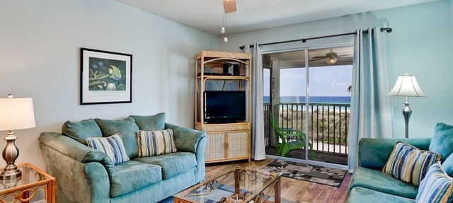 Island Beach Club 22 - Anna Maria Island - Condo 2 Bedroom/1 Bath gulf front , maximum occupancy of 4 people. in Holmes Beach
