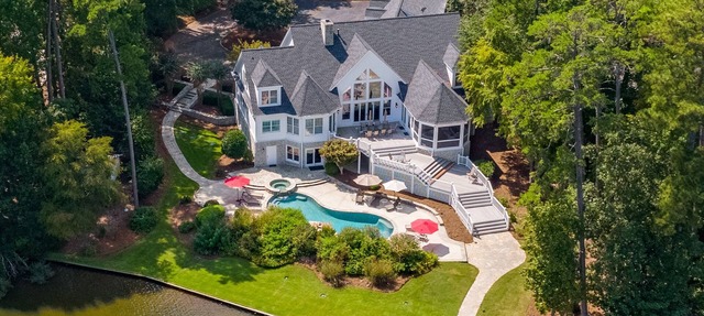 Lake Oconee Waterfront Home with pool & private dock in Greensboro
