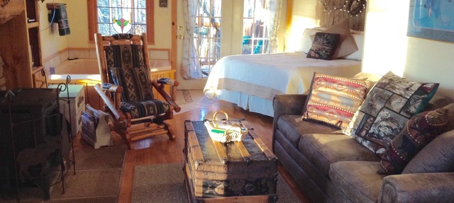 LAKEFRONT Cabin On 17 Acres in Eureka Springs