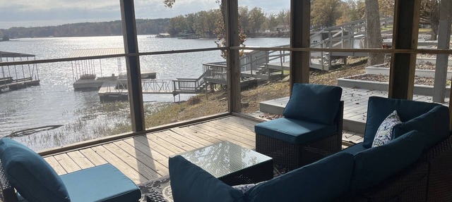 Lakefront escape! Boat Dock, Fishing, Kayaks! Near Hiking, Wineries, Marinas! in Creal Springs