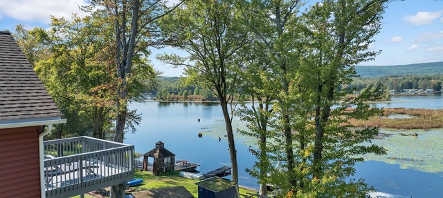 Lakefront, Hot Tub, Private Dock, Amazing Views, 2 Decks, Patio, Kayaks in Season in Lake Ariel