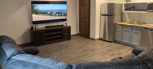 Lakehouse property with private pool + bonus space sleeps 14 in Marion