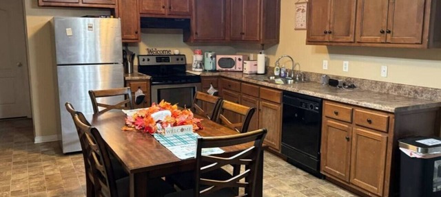 Large 2 bedroom | King Bed in McHenry