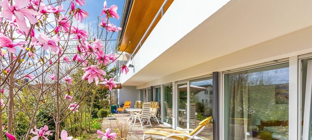 Large apartment with wonderful south-facing terrace and large garden in Meersburg