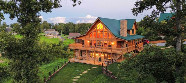 Large Deck & Shared Dock: Cabin on Kentucky Lake! in Gilbertsville