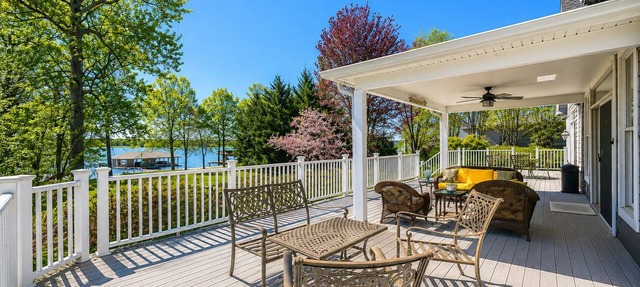 Large lakefront home on the best part of the lake – spacious with stunning views in Bumpass