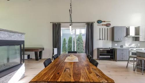 Large Modern Home in Squamish in Squamish
