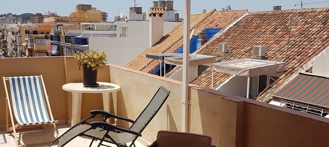 Large sunny terrace, 6à m from the beach; large and comfortable in Fuengirola