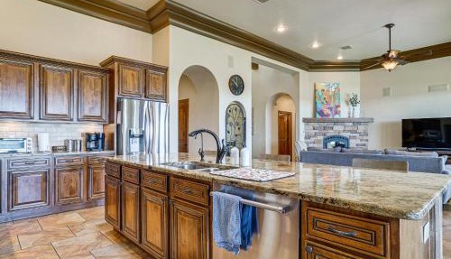 Las Cruces Home w/Mountain Views & Private Pool! in Las Cruces