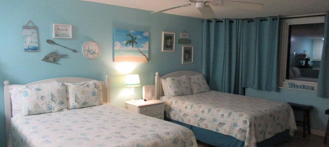 LOCATED DIRECTLY ON THE BEACH! Top of the Gulf 322 .DISCOUNTED RATES in Panama City