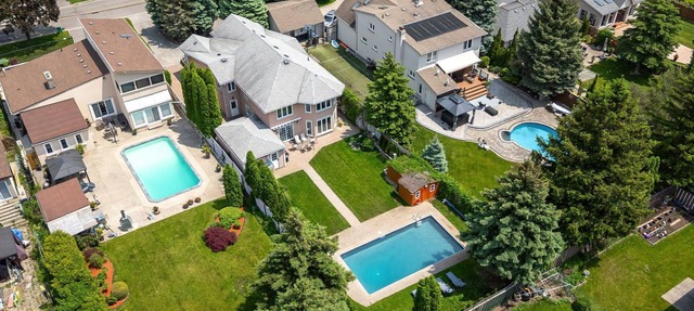 Luxurious 6BR Poolside Paradise with Huge Heated Pool & Backyard in MISSISSAUGA
