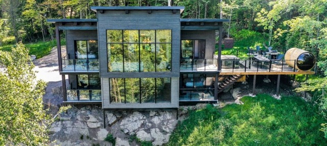 Luxurious Modern Mansion - Private Jacuzzi & Sauna in Les Laurentides