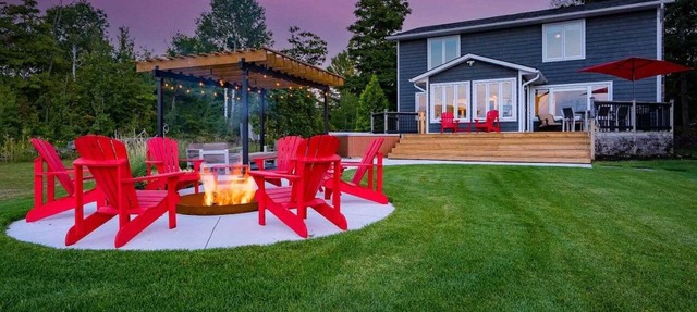 Luxury 3BR Lakefront Cottage W/ Sauna in Port McNicoll