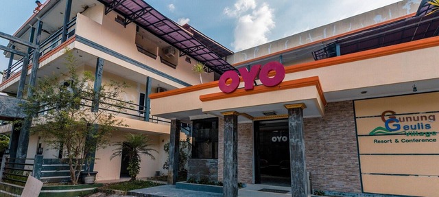 Luxury Deluxe DBL Retreat W/Free WiFi and Parking in Bogor