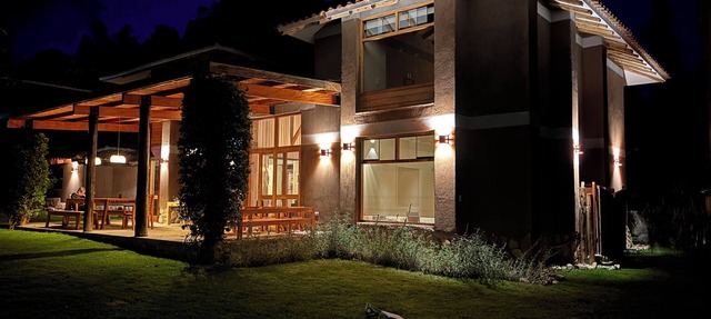 Luxury Spacious Villa, 5 bedrooms and WiFi, on Inka Trail in delightful Urubamba in Urubamba