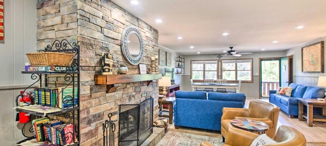 Main St Red River Ski Condo w/Mountain View! in Red River