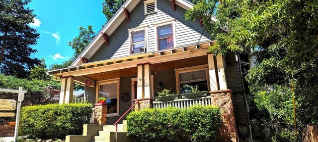 Manitou Springs White Yarrow Inn House in Manitou Springs