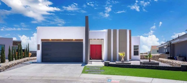 Miami Style Pool House 4 Bed 3.5 Bath in El Paso