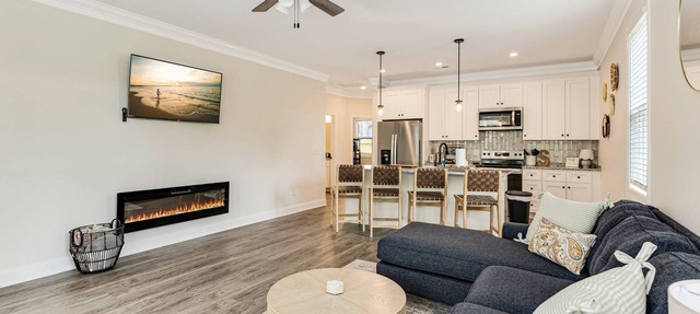 Mid Term Home in Southport, just mins from DT Southport and Oak Island Beaches in Southport