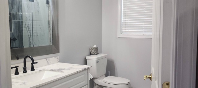 Modern 1 Bedroom Apartment with backyard and deck access. in Hanover