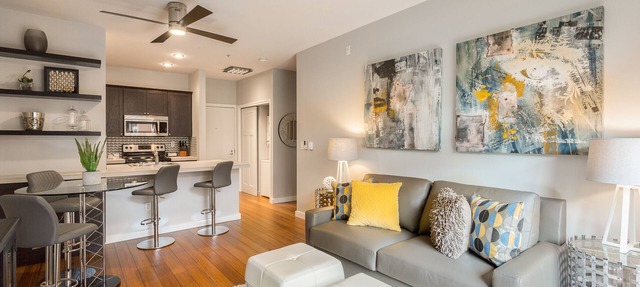Modern 1 BR Quiet Condo in Seattle center, pool and fitness, FREE parking in Seattle