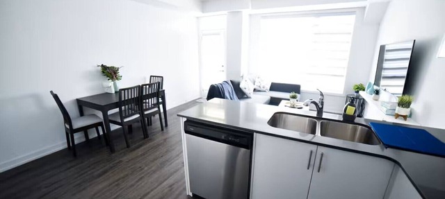 Modern 3 bed, 2 bath townhouse. in Vaughan