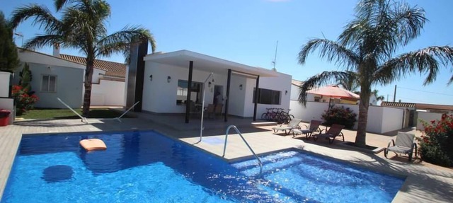 Modern equipment, large pool, air conditioning, 4 bicycles for free use - Casa José - in Conil de la Frontera
