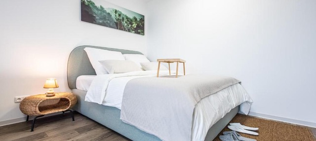 Modern Studio good located Balcony King Bed in Frankfurt am Main