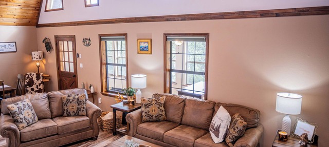 Monte Bello Chalet-Beautiful Mountain Cabin, Ruidoso, NM w/AC, private, .7 acres in Ruidoso