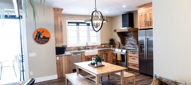 Moose Bottom Cottage/entire home/pet/garage in Rockyview County