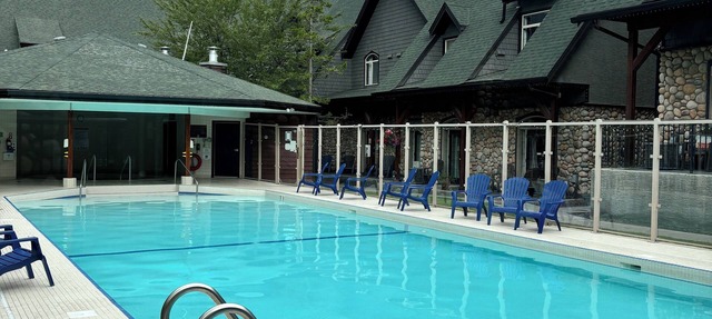 Mountain Chalet in Canmore/Banff with huge Pool in Canmore