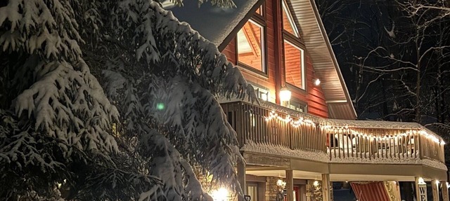 “Mountain Escape-7BR, Game Room, Fire Pit Close to Skiing and Trails!” in Lake Harmony
