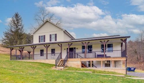 Mtn Views! Peaceful Rural Retreat in Mapleton in Mapleton