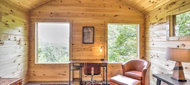 Murphy Cabin w/Mtn Views & Private Hot Tub! in Murphy
