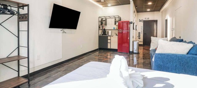 *New* Loft 3 min to CMU, Pitt Sleeps 4 in Pittsburgh
