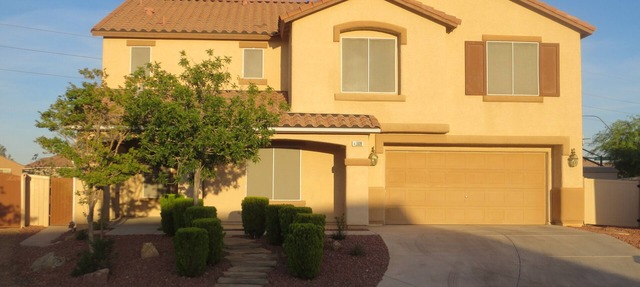 NO EXTRA FEES Vacation Home - Sleep 8 - Private Swimming Pool/Basketball Court in North Las Vegas