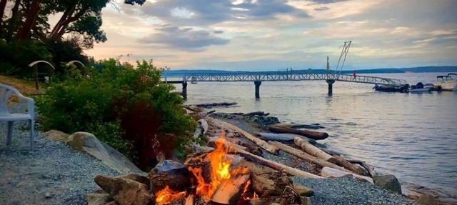 Oceanfront Seaside Vacay with stunning views at Inn of the Sea,Pool/Hot Tub/Dock in Ladysmith
