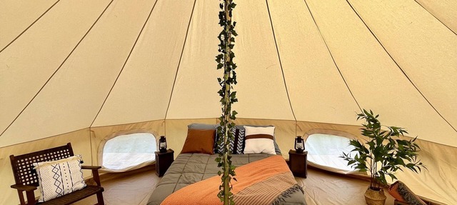 Off Grid Glamping Tent with shared Hot tub, and Sauna! in Nestor Falls