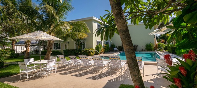 Palm Cay 3 · 3 Queen Beds · 2-Min Walk to Gulf in Holmes Beach