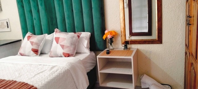 Peaceful lodge with free WiFi in Kempton Park, near airport, near airport in Kempton Park