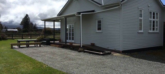 Private Guest Suite with 2 bedrooms, sauna, small kitchenette and parking. in Rangataua