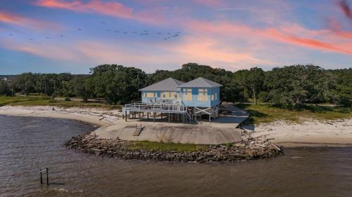 Private Waterfront Beach House with Fire-pit in Ocean Springs