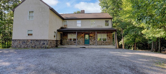 Quiet mountain home in Juniata County in Honey Grove