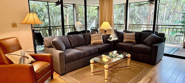 Resort style living in corner unit building A! Closest to pool and grill! in Bonita Springs
