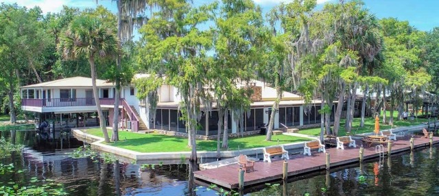 River Bend Lodge Bring your boat, Fish off dock in Astor
