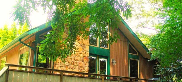 Riverfront Cabin Rental with a Private Beach on Youghiogheny River near Pittsburgh, Pennsylvania in Confluence